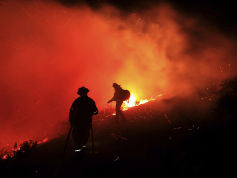 Vague de chaleur précoce en Californie: des feux et des évacuations
