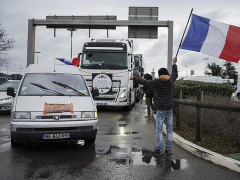 Convois anti-restrictions sanitaires attendus de pied ferme à Paris