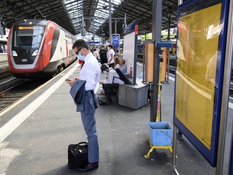 Lausanne: le masque se fait plus discret mais la prudence subsiste