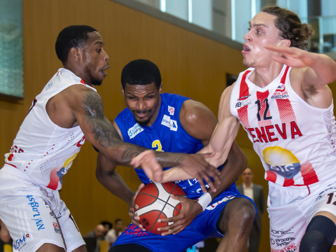 Fribourg Olympic au sommet, Union enlève le derby