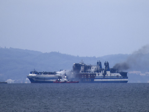 Un passager retrouvé mort à bord du ferry italien en feu