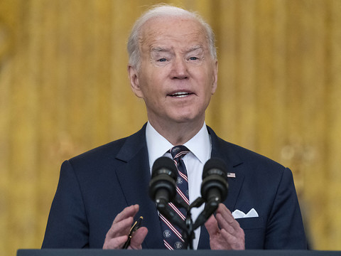 Biden dénonce le 