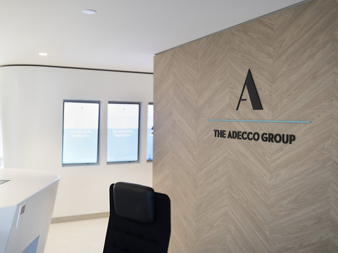 La rentabilité opérationnelle d'Adecco chute au dernier trimestre