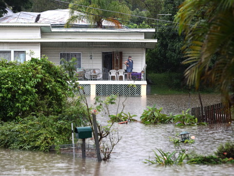 Cinq morts dans des inondations inédites depuis des décennies