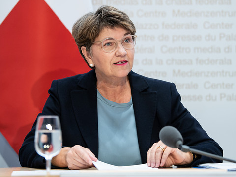 La Suisse doit assurer elle-même sa sécurité, dit Viola Amherd