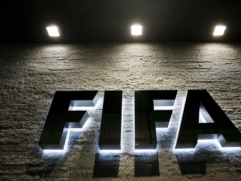 La Russie exclue de la Coupe du monde, contrat avec Gazprom dénoncé