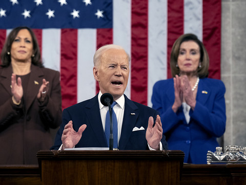 Face au Congrès, Biden retrouve ses accents de rassembleur