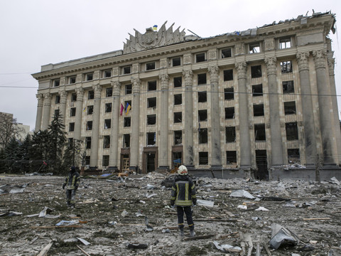 Au moins quatre morts dans un bombardement à Kharkiv