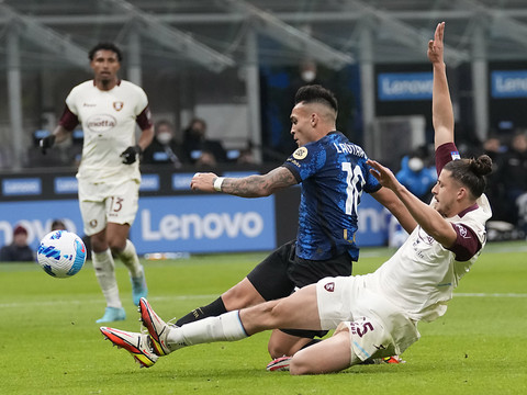 Lautaro Martinez offre à l'Inter la tête provisoire