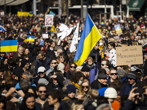 Près de 40'000 personnes manifestent pour la paix à Zurich