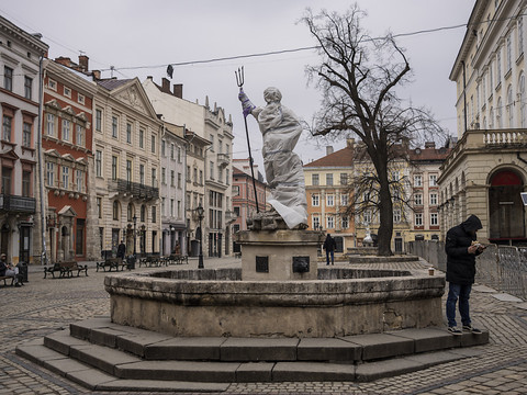 Par crainte des bombes, Lviv tente de protéger son patrimoine