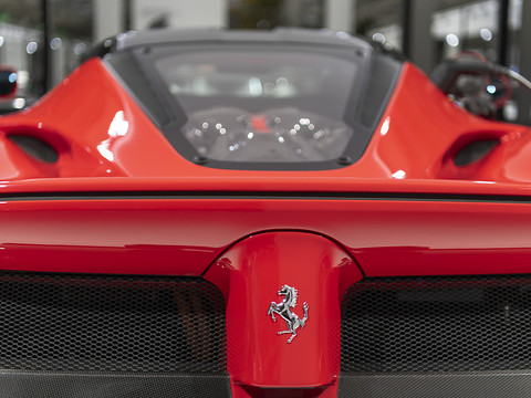 Ferrari suspend sa production pour le marché russe