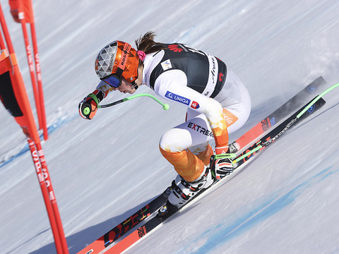 Petra Vlhova survole l'opposition à Are