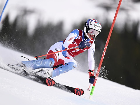 Gisin sur la boîte à Are, victoire de Liensberger