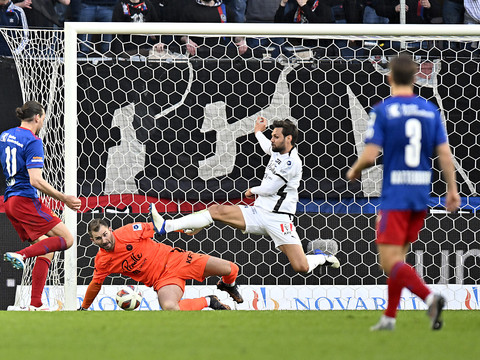 Super League: Bâle bat un Servette réduit à neuf