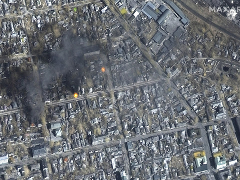 Théâtre bombardé à Marioupol: centaines de civils à l'intérieur