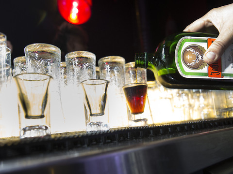 Les Suisses ont bu moins d'alcool durant la pandémie