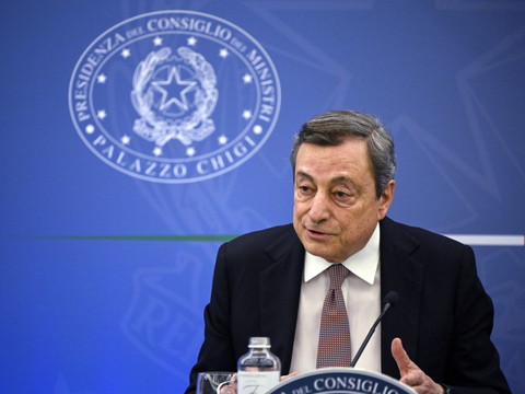 Le gouvernement italien taxe les profits 