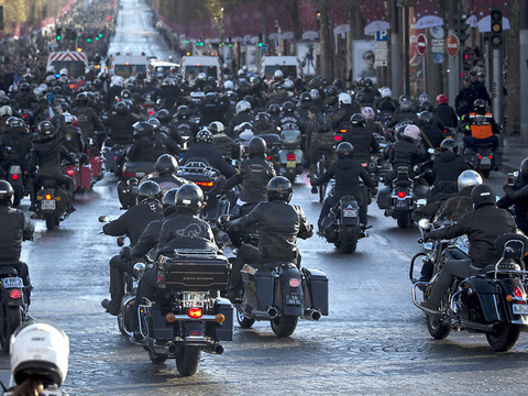 Une Harley-Davidson de Johnny Hallyday bat un record aux enchères