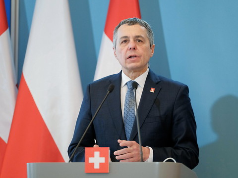 La Pologne réclame la confiscation des avoirs russes en Suisse