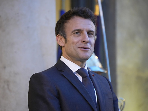 Macron appelle au 