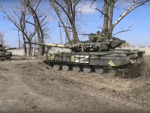 Le président ukrainien appelle à manifester contre l'invasion russe