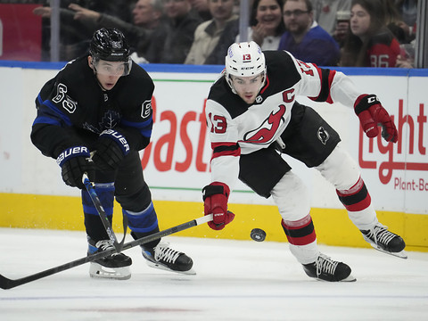 New Jersey battu malgré 2 points de Hischier
