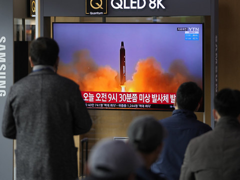 La Corée du Nord tire un missile dans la zone économique du Japon