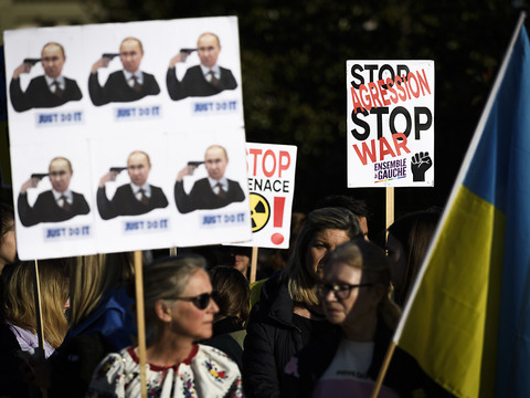 Plus de 200 manifestants devant la mission russe à Genève