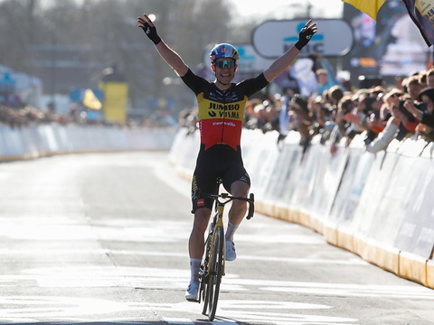 Van Aert gagne l'E3 Classic, Küng 3e