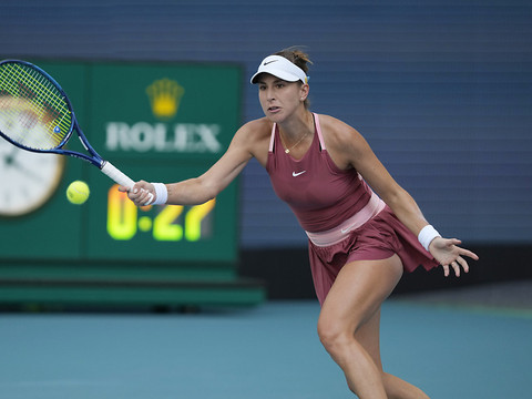 Belinda Bencic s'incline devant Naomi Osaka