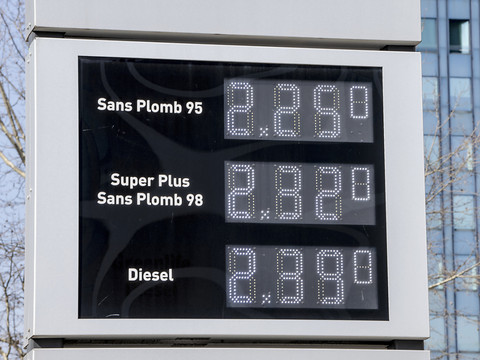 Les produits pétroliers ont continué de peser sur les prix en mars