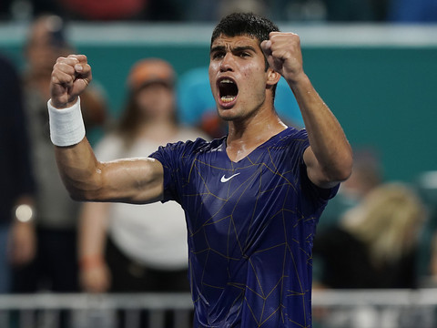 Alcaraz rejoint Ruud en finale