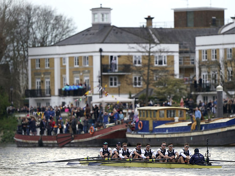 Oxford gagne son traditionnel duel sur la Tamise contre Cambridge