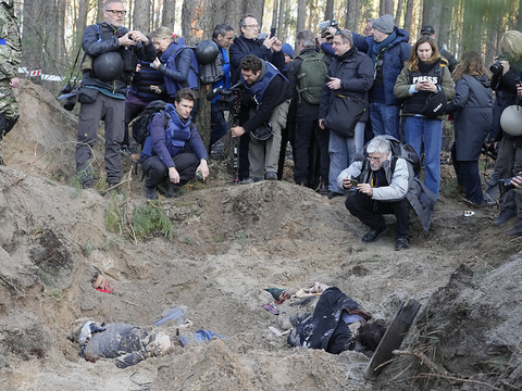 Cinq corps découverts à Motyzhyn, dont celui de la maire du village