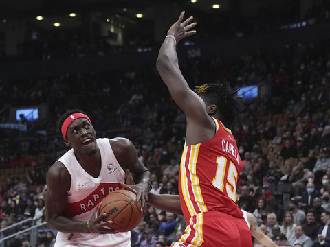 Les Hawks tombent à Toronto