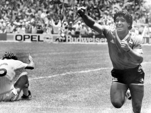 Enchères: Une fille de Maradona sème le doute