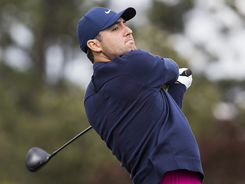 Woods se sort d'un 2e tour difficile, Scheffler s'envole