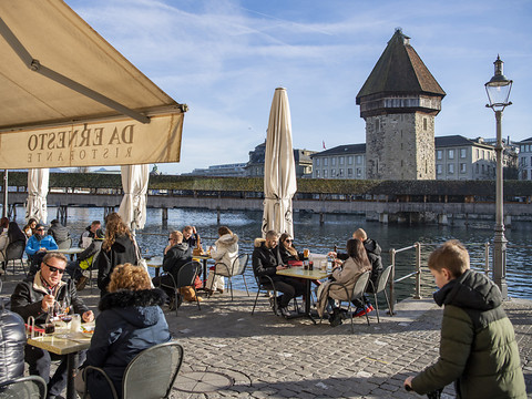 Le tourisme poursuivra sa lente convalescence cet été