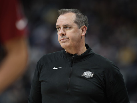 Les Lakers limogent leur entraîneur Frank Vogel