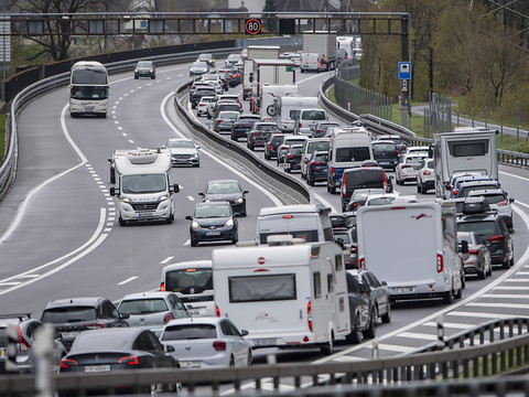 Dix kilomètres de bouchons devant le tunnel du Gothard