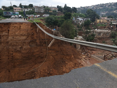 Plus de 300 morts dans des inondations en Afrique du Sud