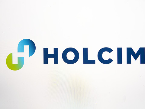 Holcim envisage la vente d'Ambuja Cements