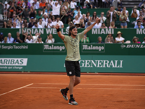 Stefanos Tsitsipas conserve son titre