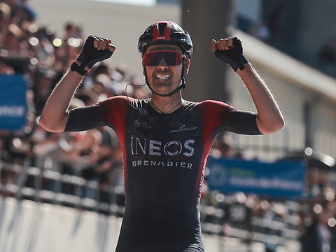 Dylan van Baarle gagne Paris - Roubaix en solitaire, Küng 3e