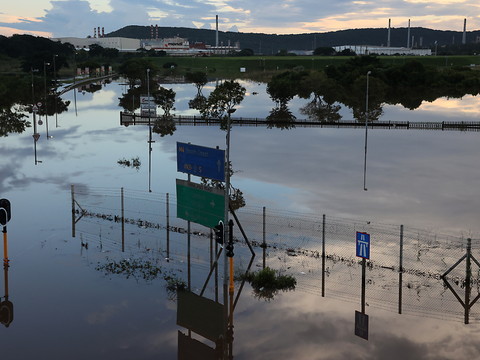 Pénuries d'eau et d'électricité après les inondations