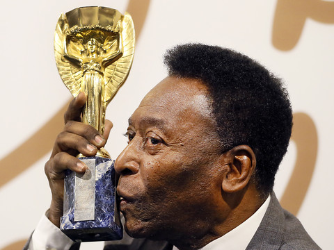 Pelé de nouveau hospitalisé