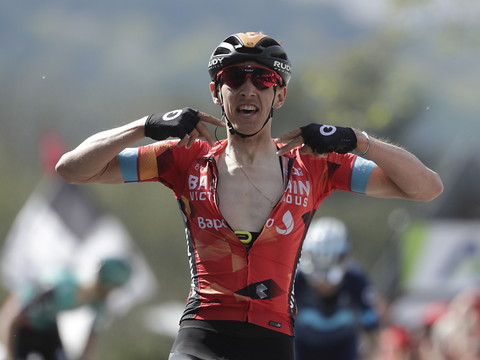 Dylan Teuns s'impose devant Valverde