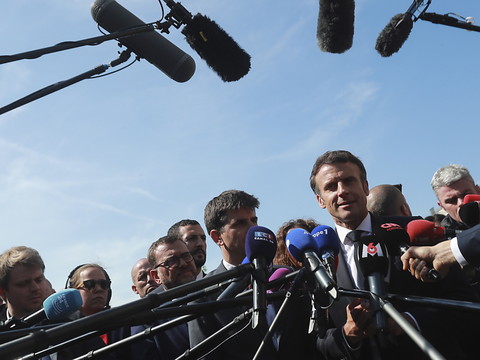 Macron et Le Pen sur le terrain 
