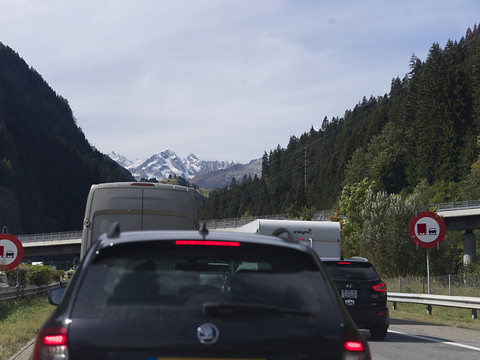 Les voyageurs de retour doivent patienter au sud du Gothard